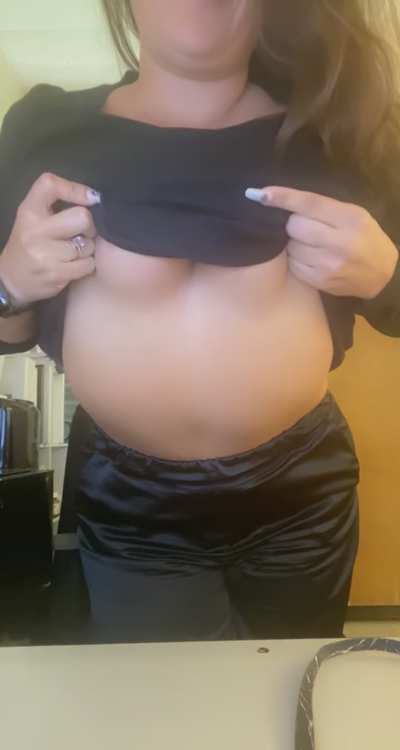 I&rsquo;m not a good girl at work. 