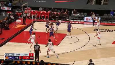 [Highlight] Chris Paul pokes and rips the ball away from the Raptors on back-to-back-to-back possessions to start the 3rd quarter