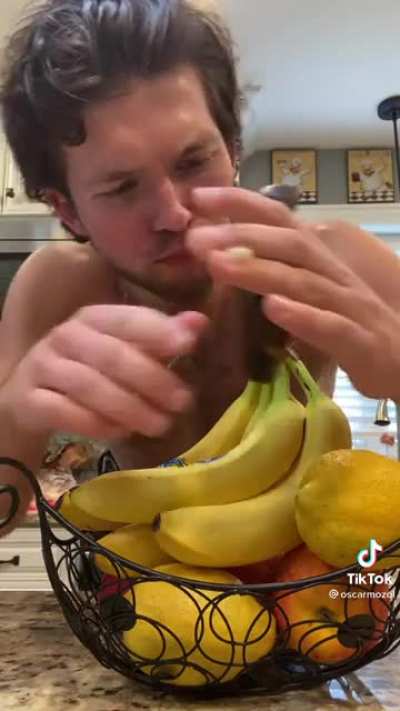 He ain&rsquo;t no holla back girl 🍌