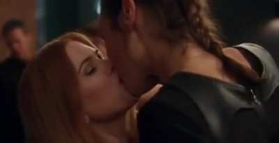 Isla Fisher Kissing Gal Gadot