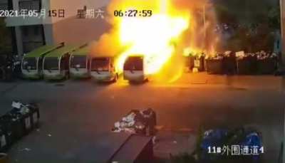 An electric shuttle bus battery ignites spreading to the rest of the fleet