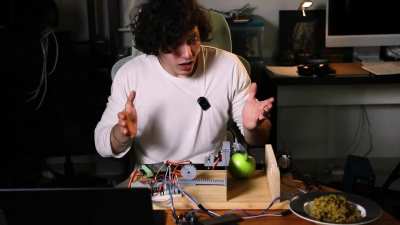 made a robot to cut my apples. it does not cut my apples