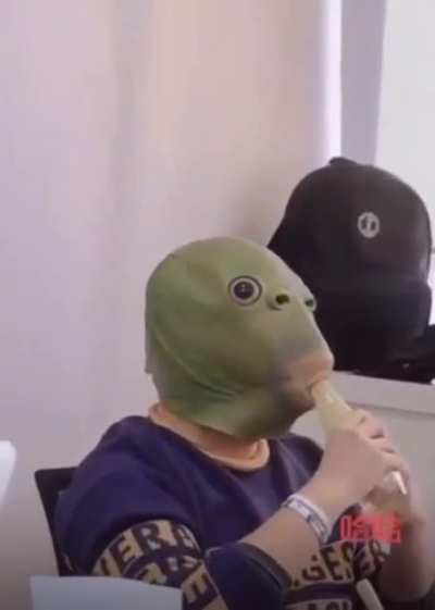 ma'am quench guzzling assphelios's secret stash of sett cummies while he's in base "buying" long swords