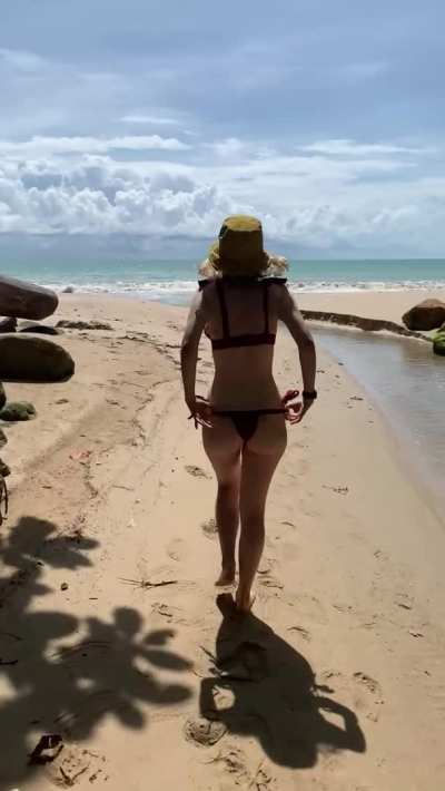 ukadvcouple striping on beach