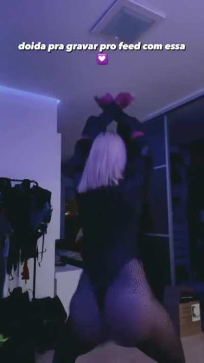 lara Silva muito gostosa reboalndo