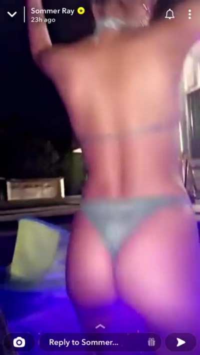 Twerking for snap