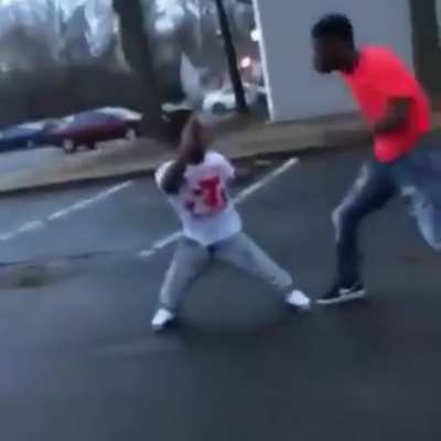 Tall guy vs short guy / fightstate.com