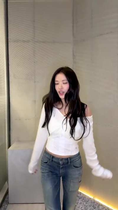 251026 IVE Official TikTok Update with Yujin &amp;amp; Leeseo