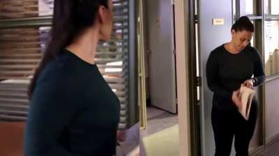 Sara Tomko's Curves are still Extraterrestrial! (Resident Alien)