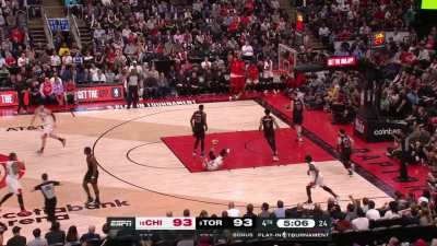 [Highlight] Patrick Beverly hits the corner 3 to give the Bulls the lead late in the 4th after trailing most of the game!